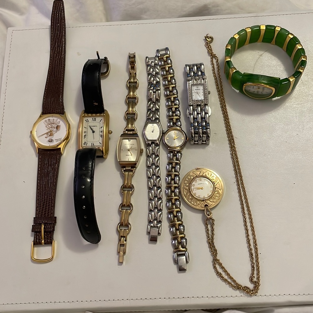 Vintage watch lot. Includes 8 watches.